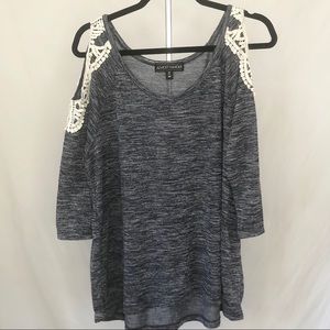 ✨Navy cold shoulder blouse